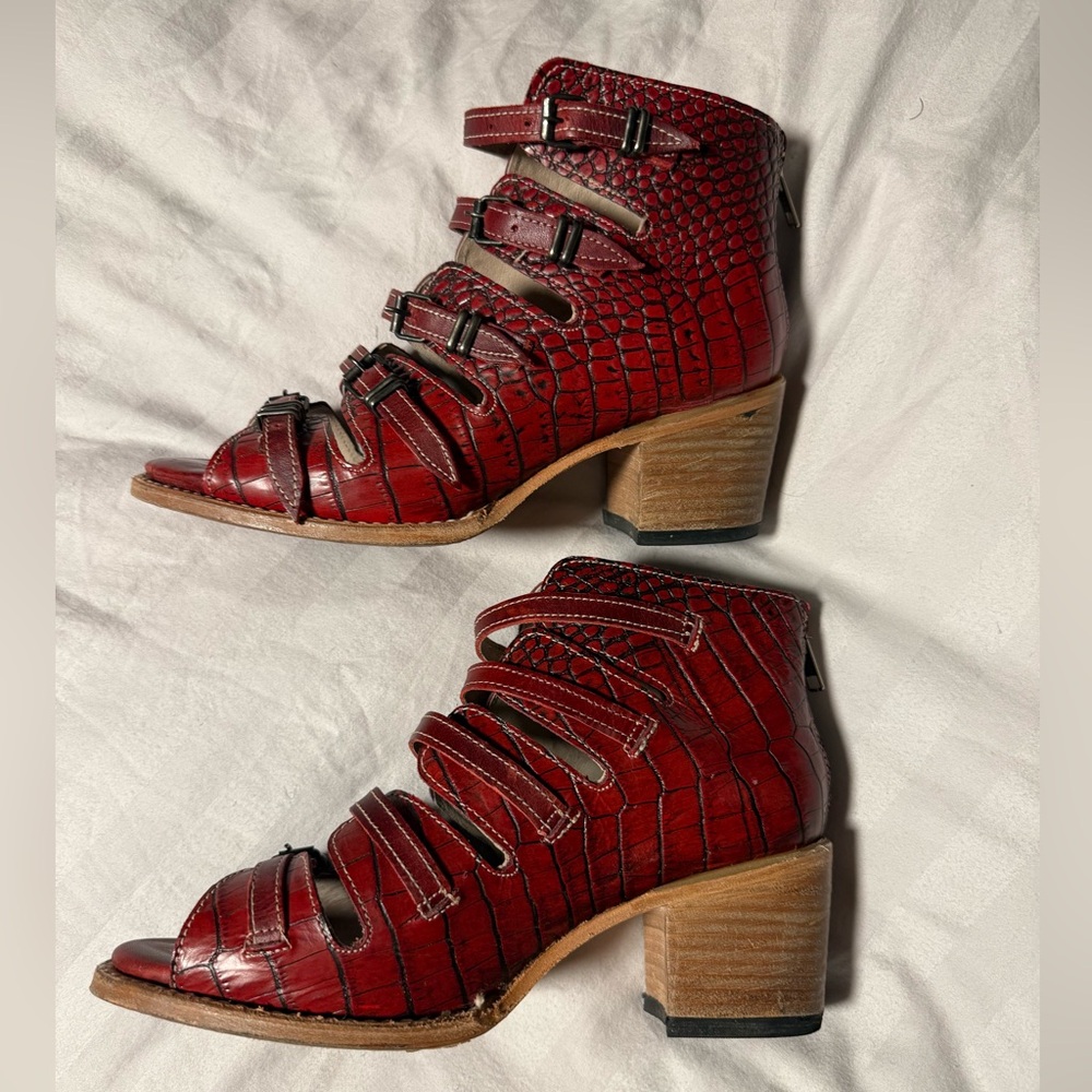 Freebird Boots Red Croco Quinn size 9